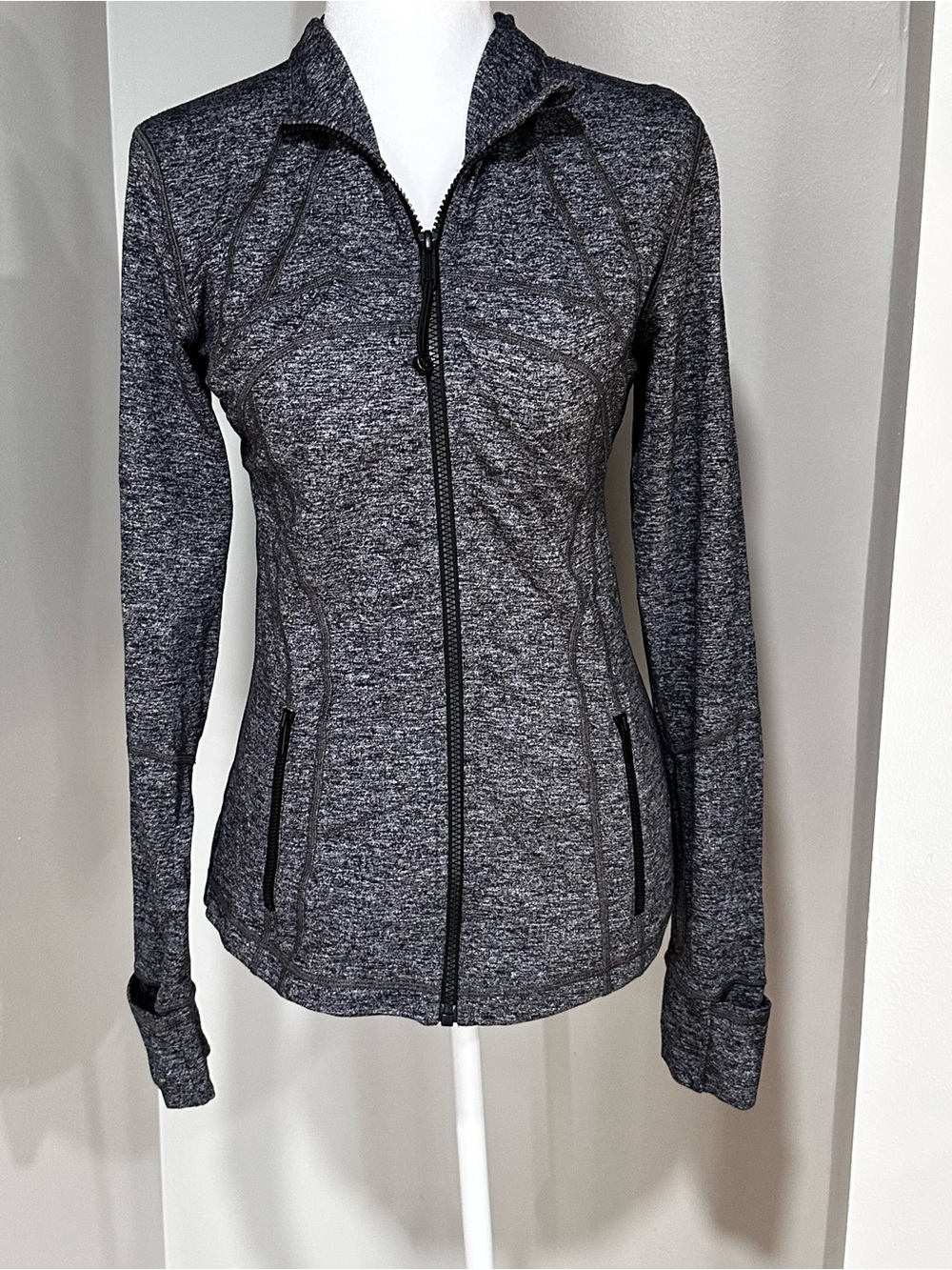 Lululemon Heathered Gray Zip-Up Athletic Jacket. Size 6/8.